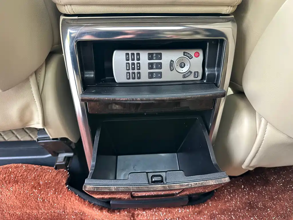 Toyota Alphard 2020 — фото 19