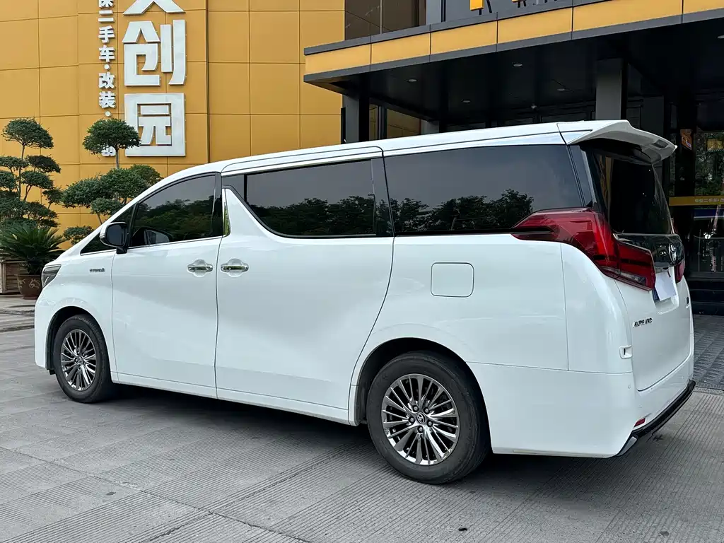 Toyota Alphard 2020 — фото 8
