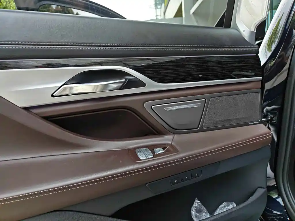 BMW 7 Series 2018 — фото 8