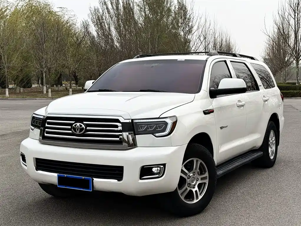 Toyota Sequoia 2015 — фото 1