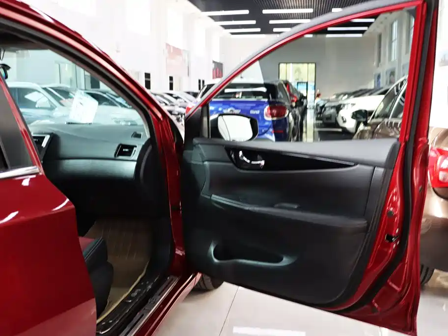 Nissan Tiida 2017 — фото 22