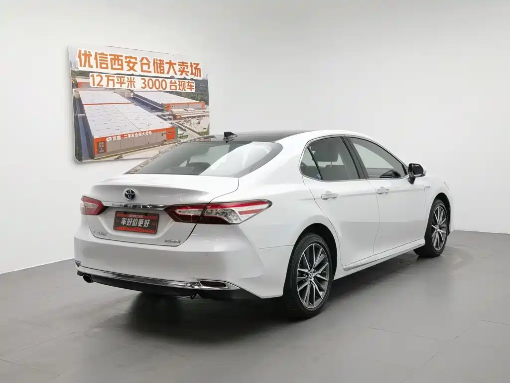 Toyota Camry 2023 — фото 2