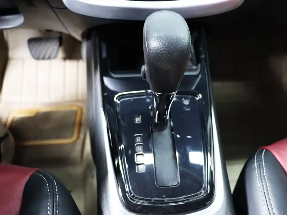 Nissan Tiida 2017 — фото 15