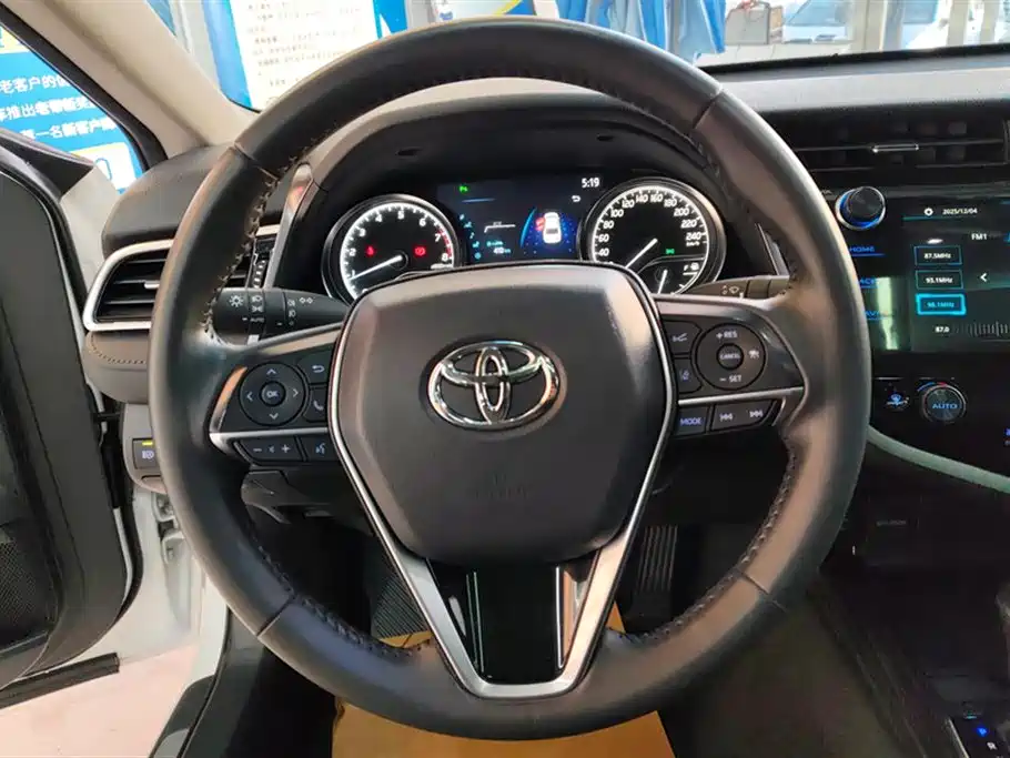Toyota Camry 2021 — фото 15