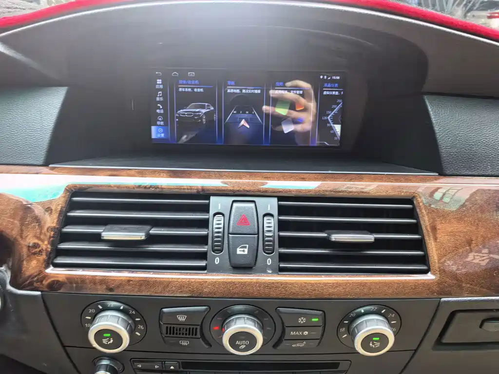 BMW 5 Series 2010 — фото 19