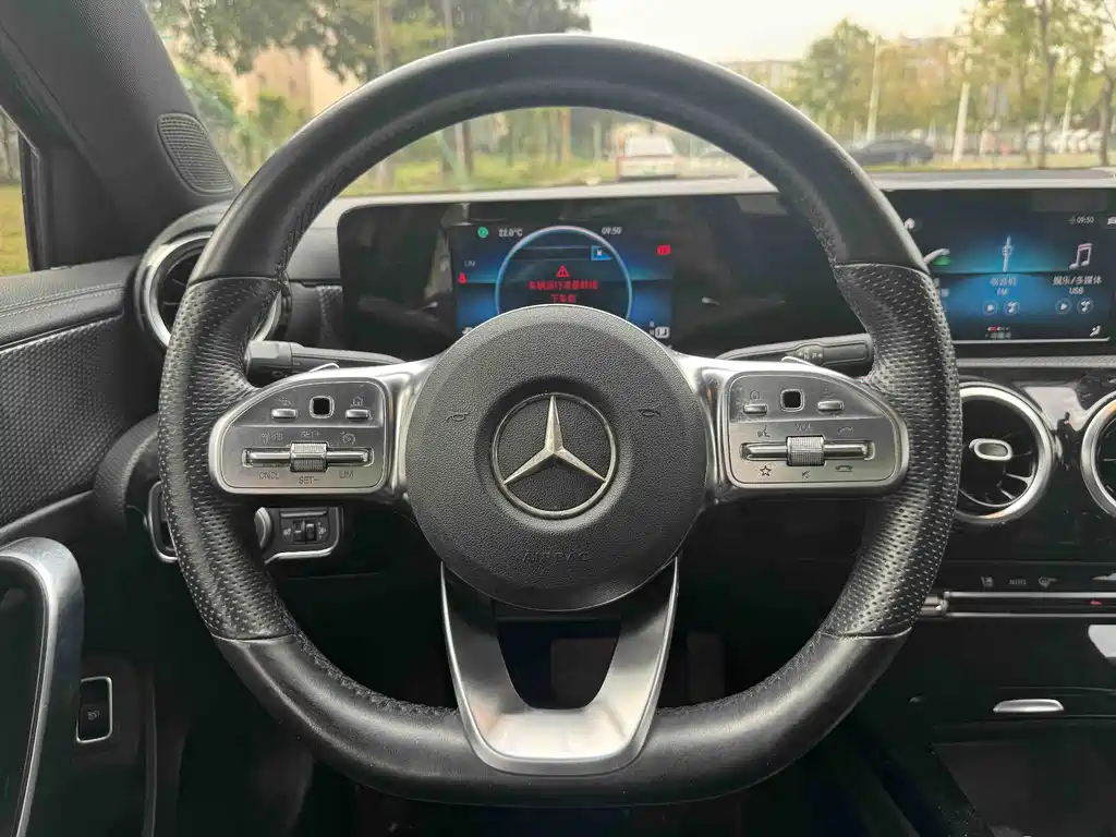 Mercedes-Benz A-Class 2019 — фото 16