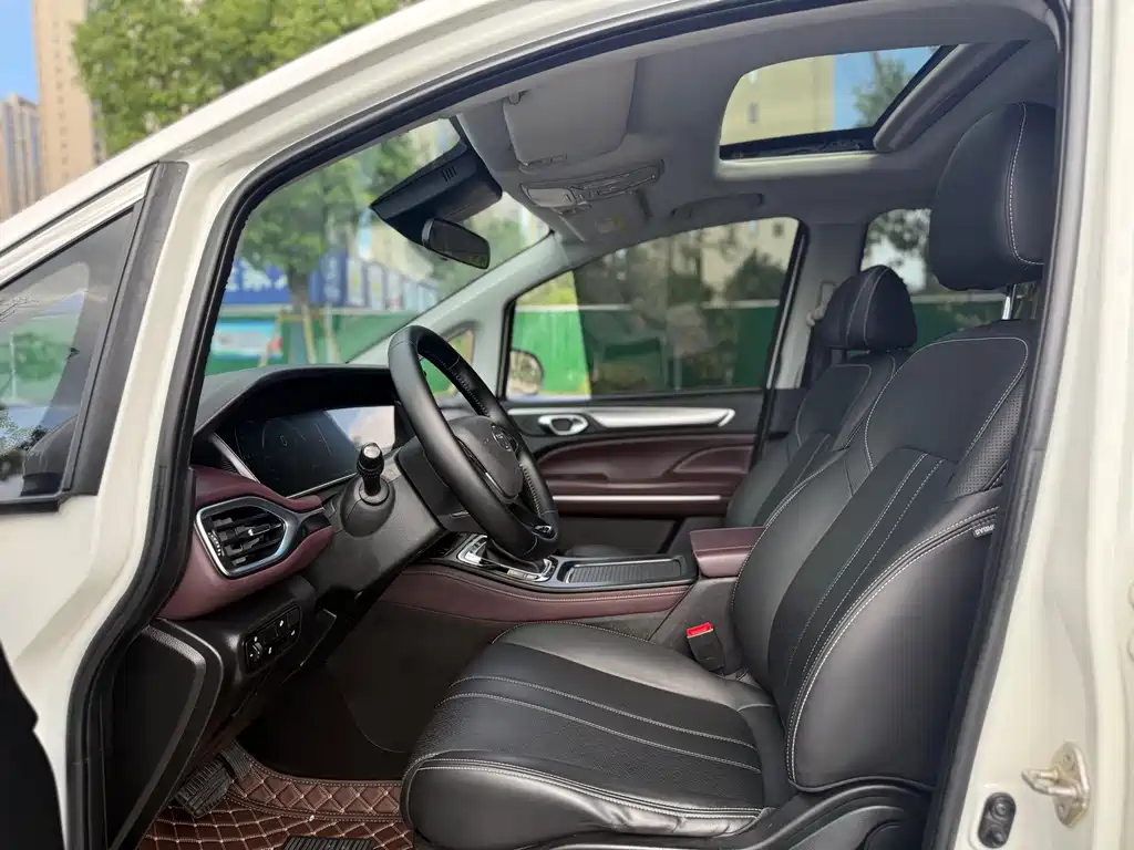 GAC Motor Trumpchi M6 2022 — фото 8