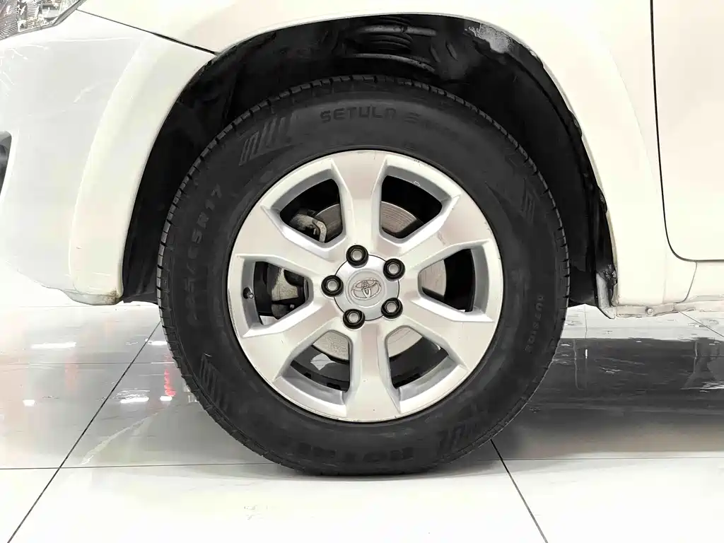 Toyota RAV4 2011 — фото 14