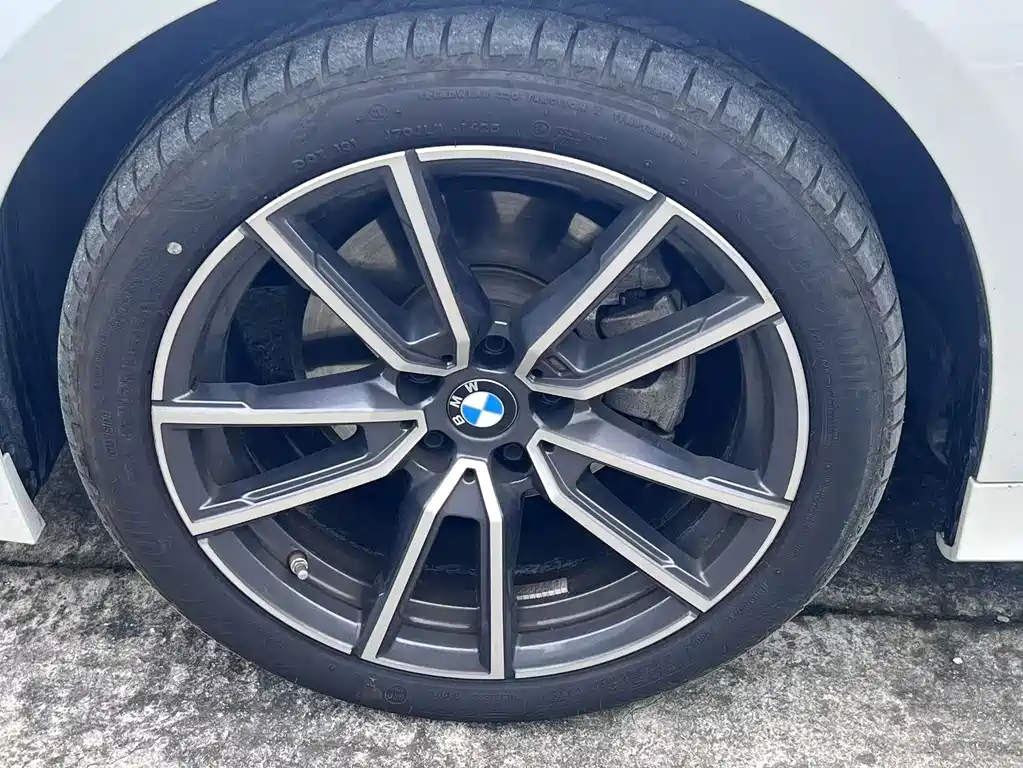 BMW 3 Series 2025 — фото 10