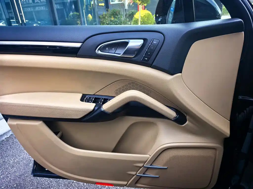 Porsche Cayenne 2017 — фото 12