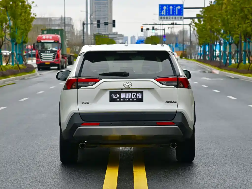 Toyota RAV4 2020 — фото 15