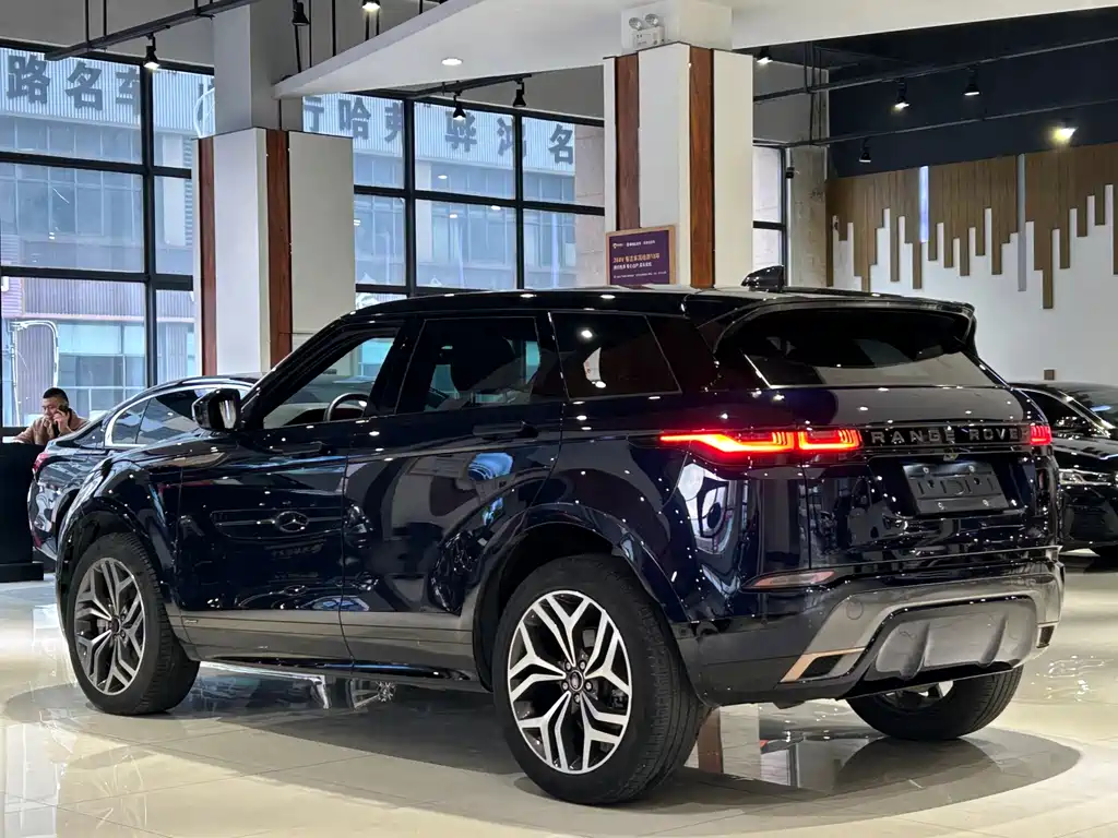 Land Rover Evoque 2021 — фото 30