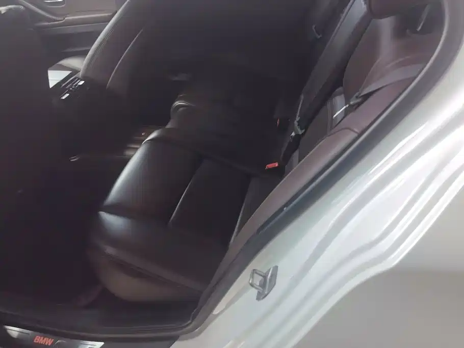 BMW 5 Series 2016 — фото 11