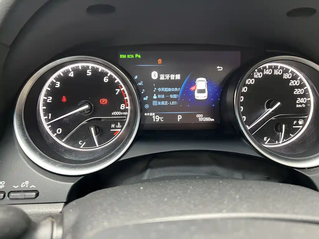 Toyota Camry 2018 — фото 26