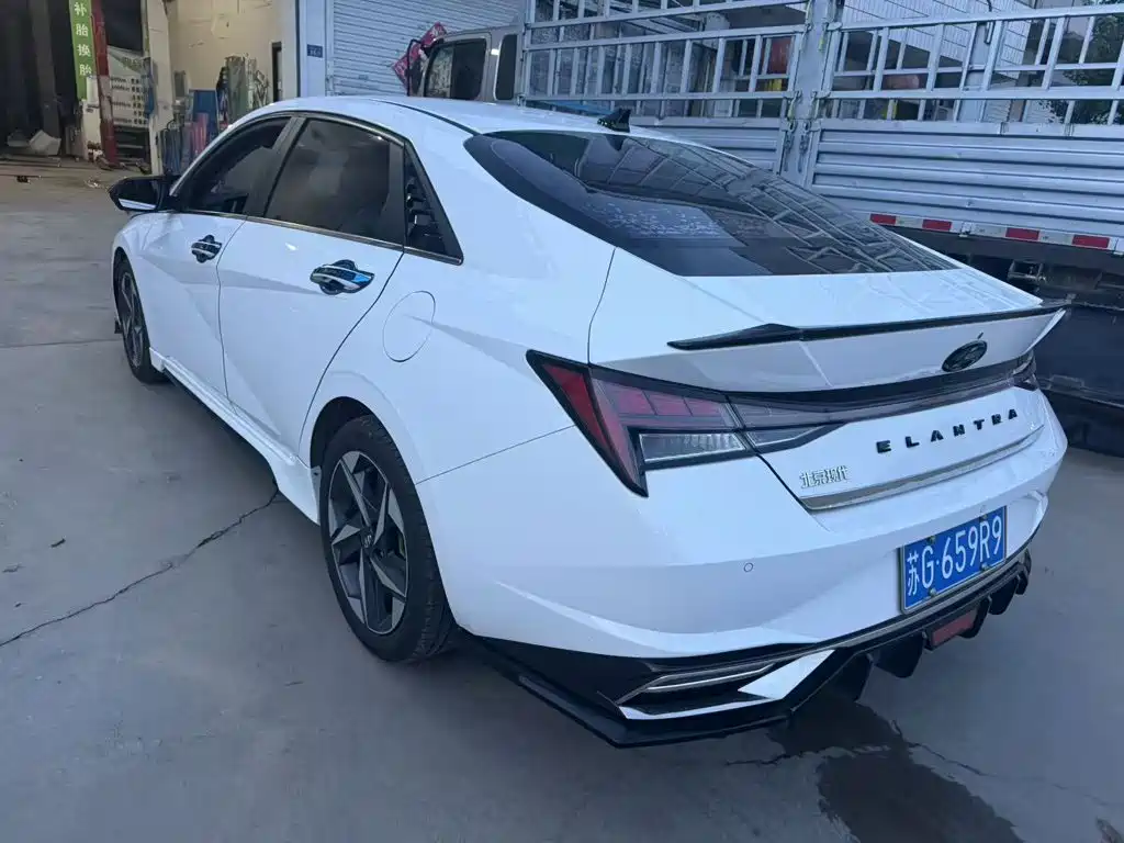 Hyundai Elantra 2022