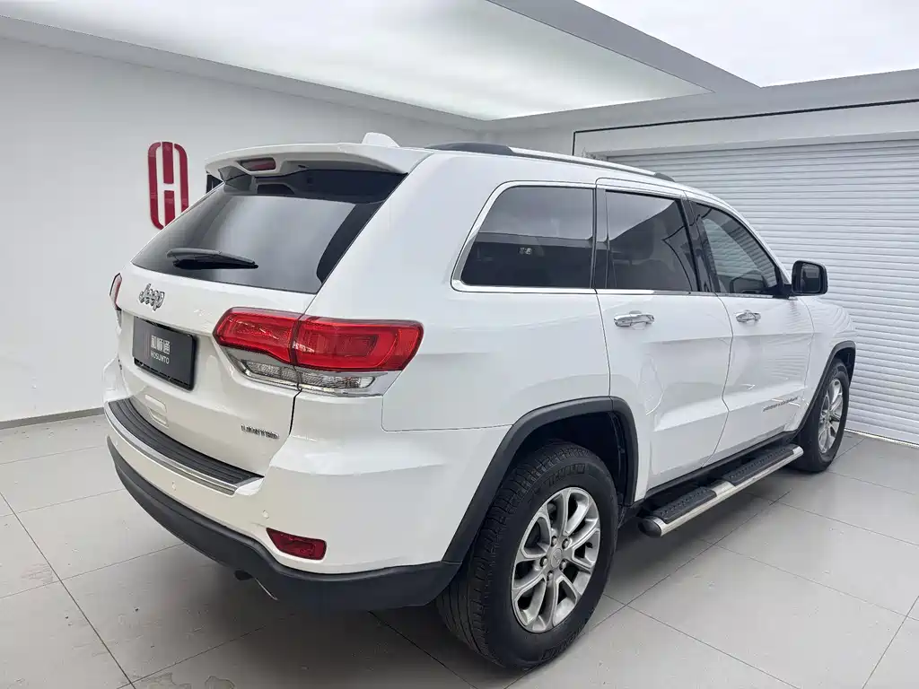 Jeep Grand Cherokee 2015 — фото 9