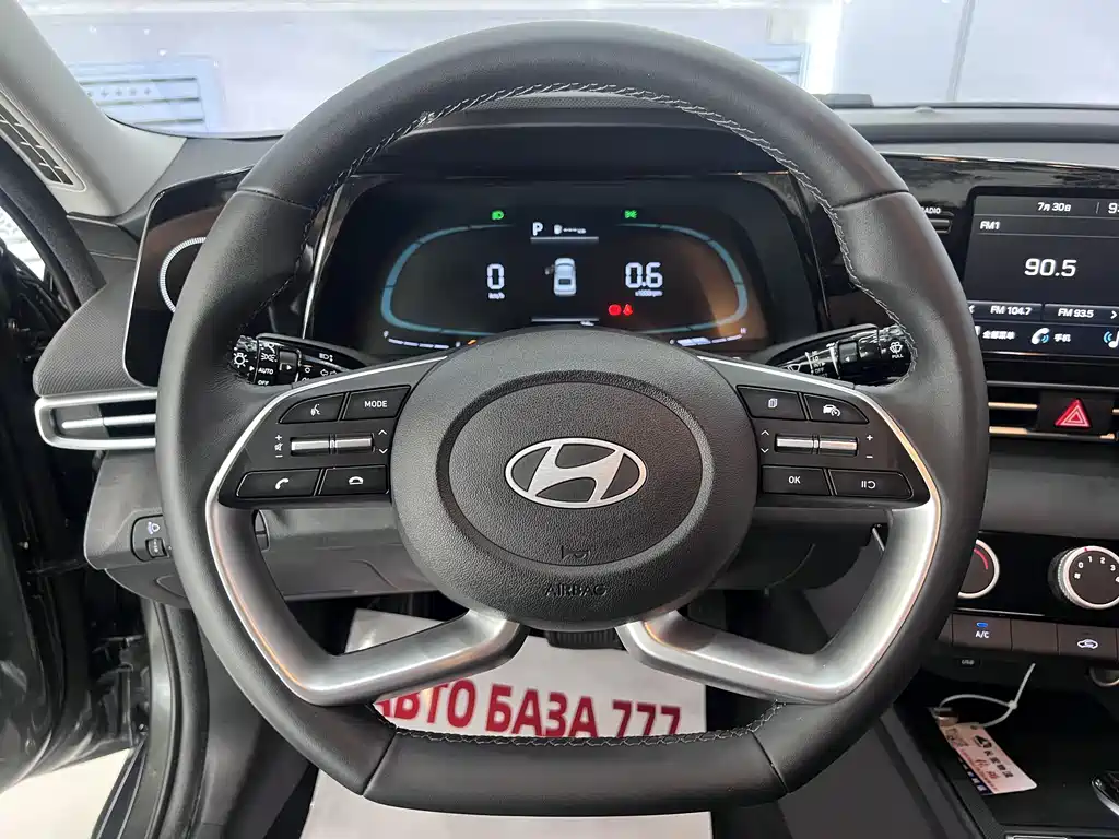 Hyundai Elantra 2024 — фото 11
