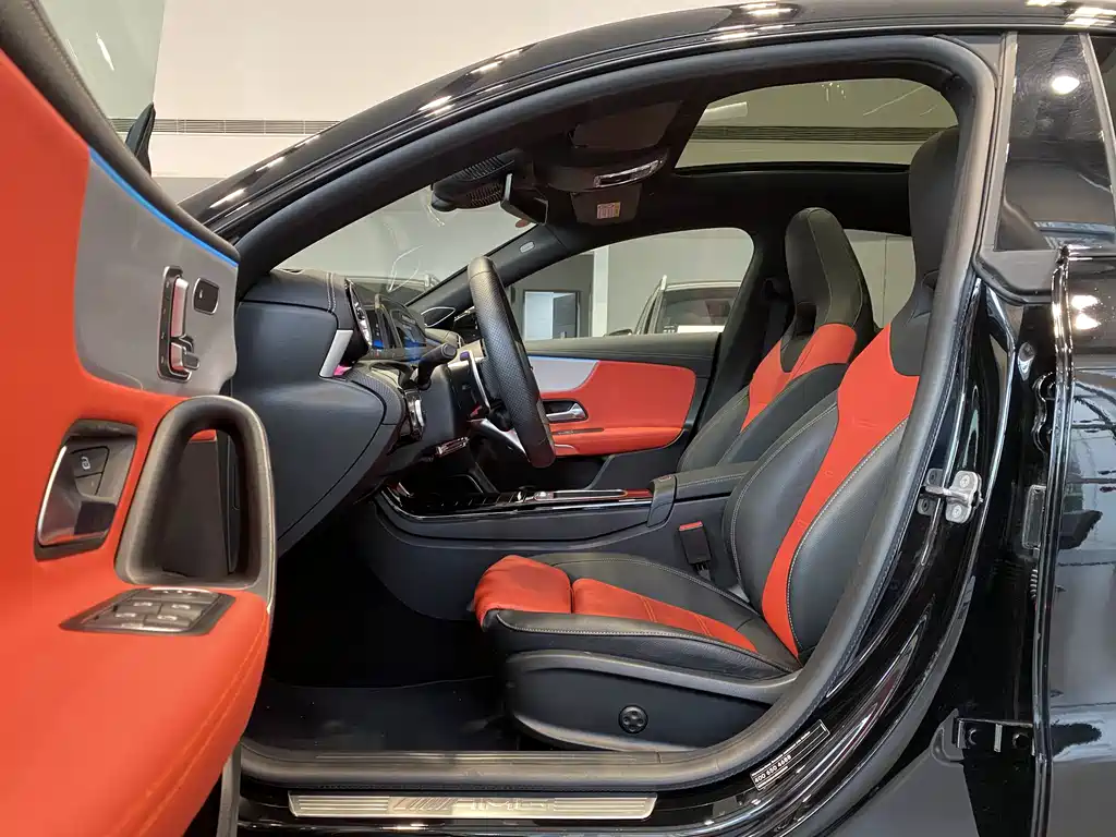 Mercedes-Benz CLA AMG 2025 — фото 8