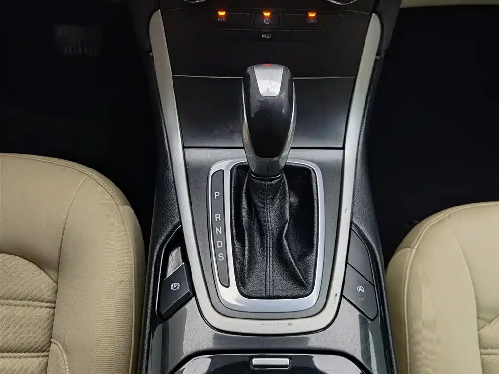 Ford Edge 2015 — фото 13
