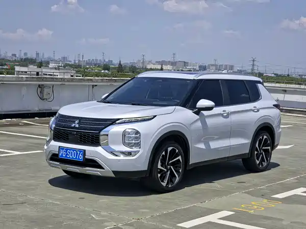Mitsubishi Outlander 2023