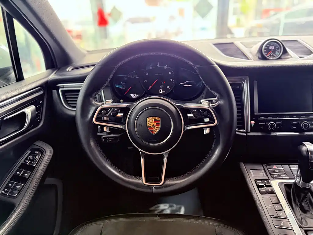 Porsche Macan 2015 — фото 14