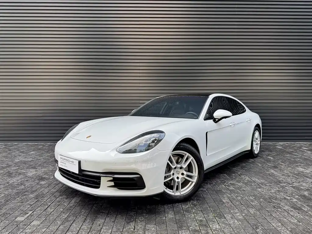 Porsche Panamera 2018 — фото 1