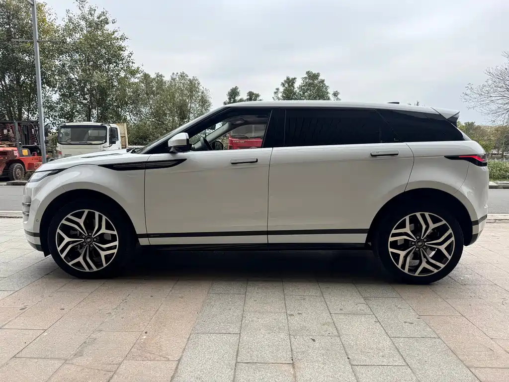 Land Rover Evoque 2023 — фото 4