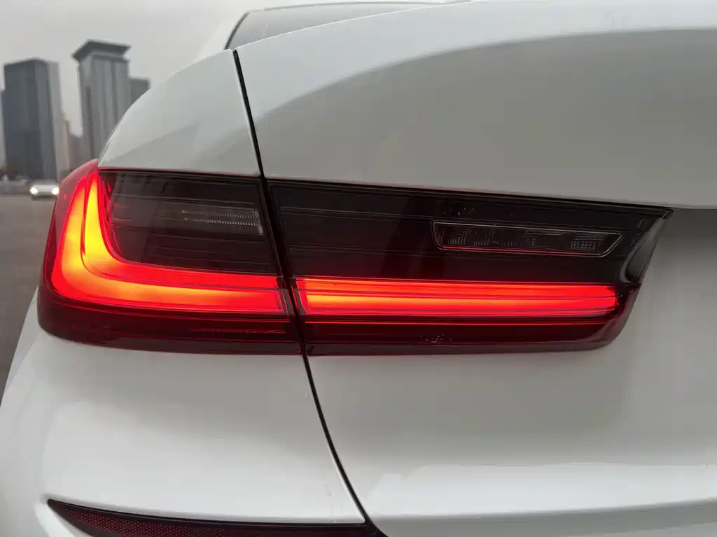 BMW 3 Series 2022 — фото 16
