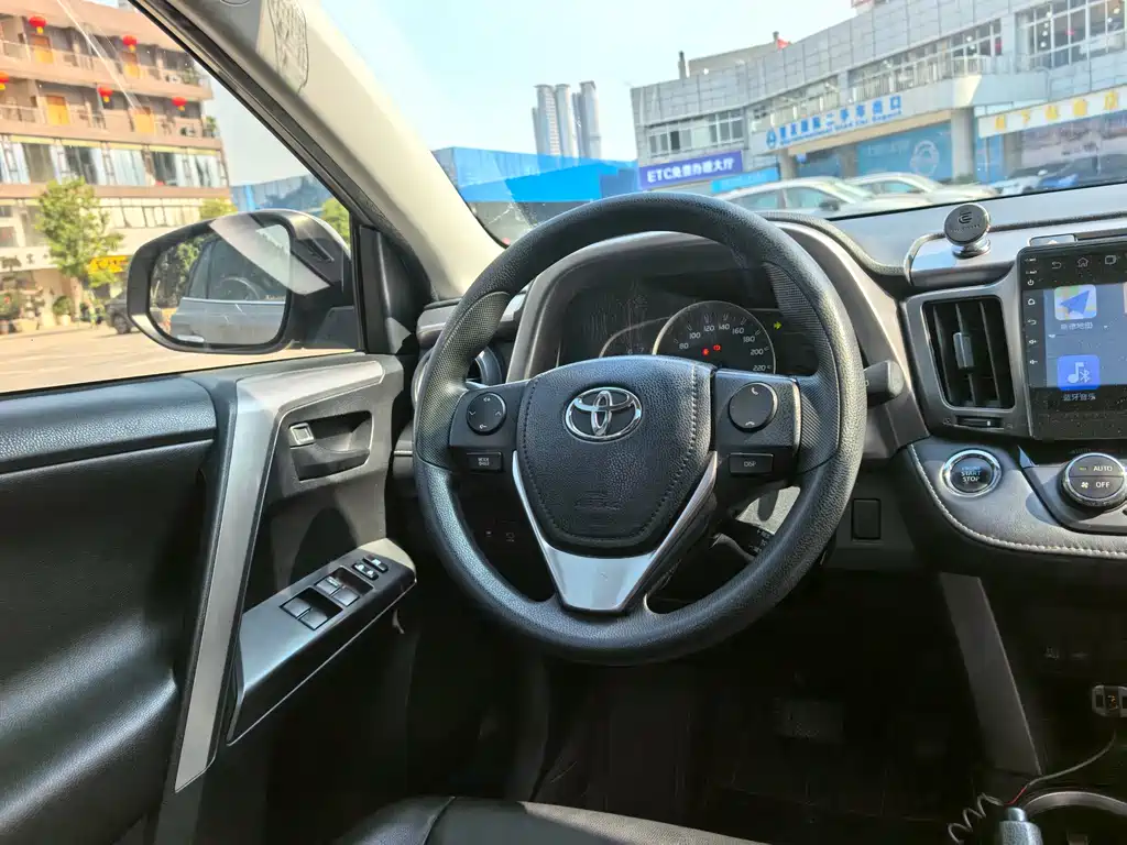 Toyota RAV4 2019 — фото 7