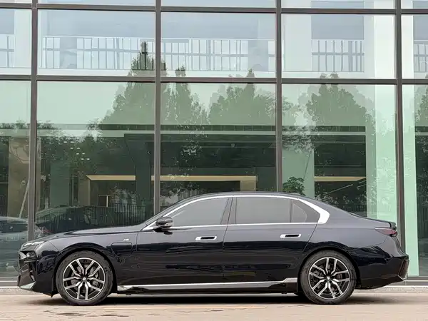 BMW i7 2024