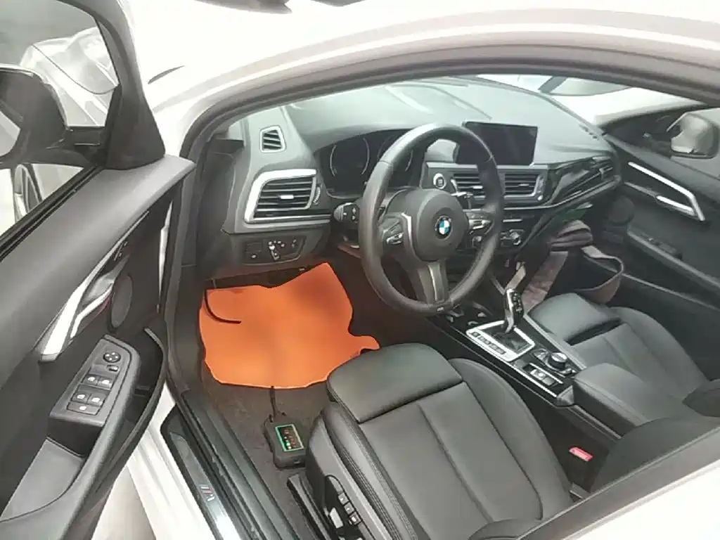 BMW 1 Series 2019 — фото 16