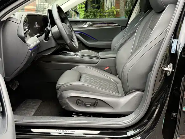 Volkswagen Magotan 2025