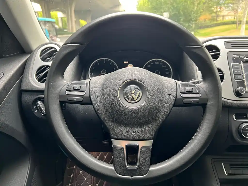 Volkswagen Tiguan 2016 — фото 15