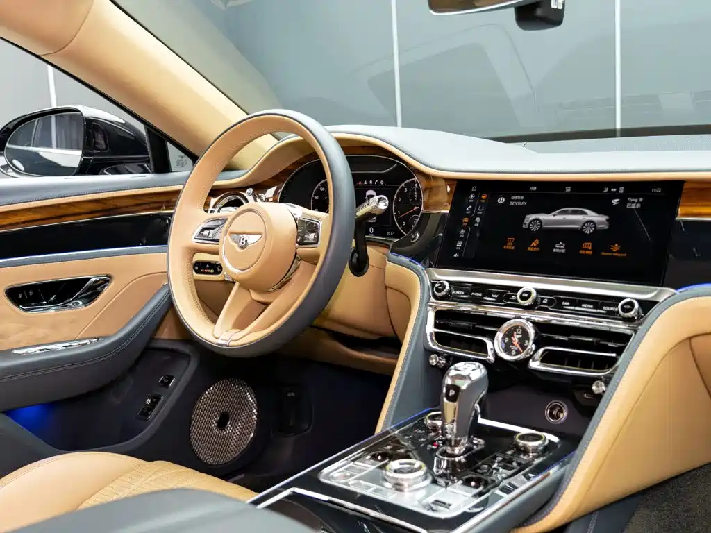 Bentley Flying Spur 2021 — фото 14