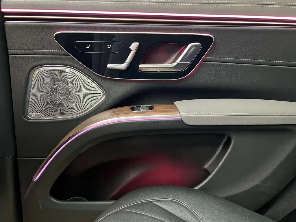 Mercedes-Benz EQS SUV 2025 — фото 18