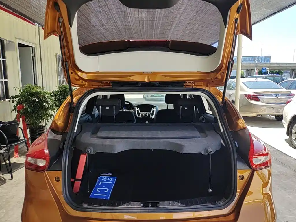 Ford Focus 2018 — фото 19