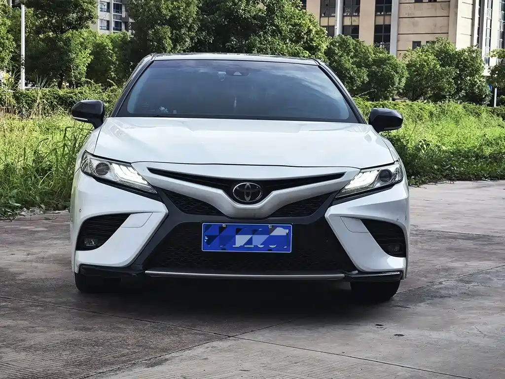Toyota Camry 2018 — фото 2