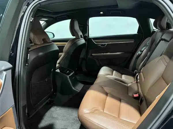 Volvo S90 Plug-In Hybrid 2024