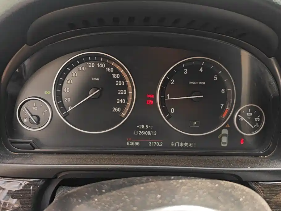 BMW 5 Series 2015 — фото 14