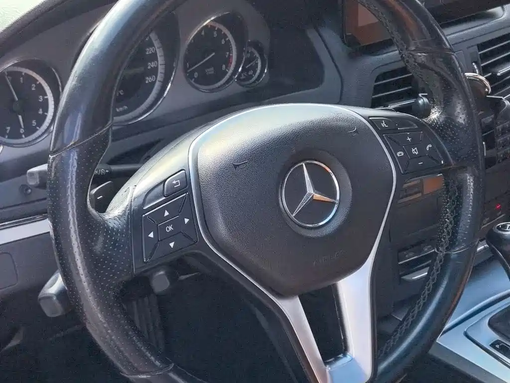 Mercedes-Benz E-Class 2013 — фото 10