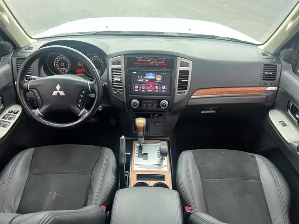 Mitsubishi Pajero 2018