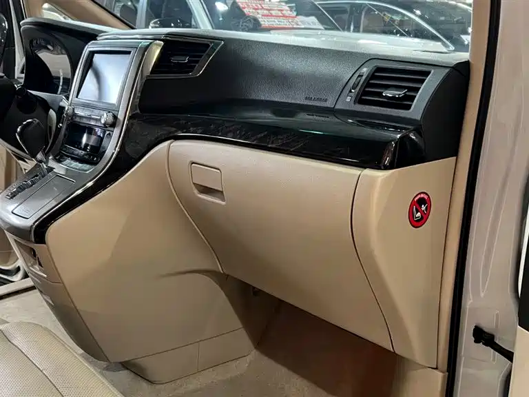 Toyota Alphard 2016 — фото 18
