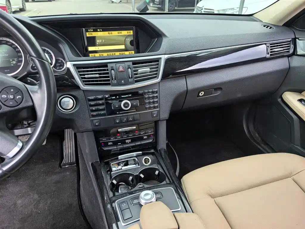 Mercedes-Benz E-Class 2010 — фото 16