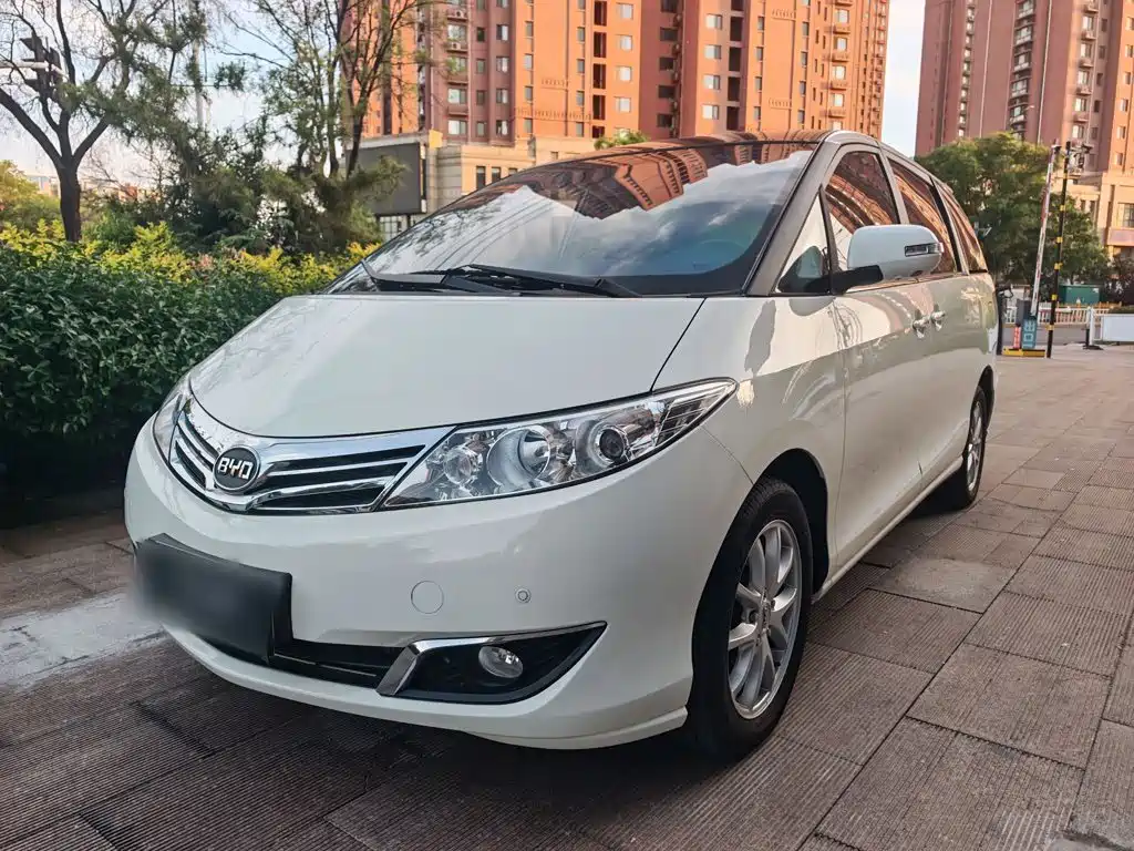 BYD M6 2015