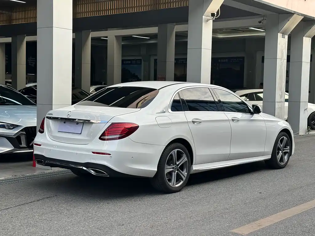 Mercedes-Benz E-Class 2018 — фото 26