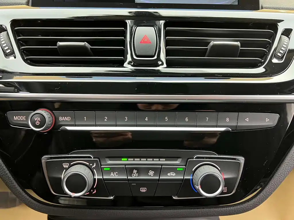 BMW 1 Series 2021 — фото 12