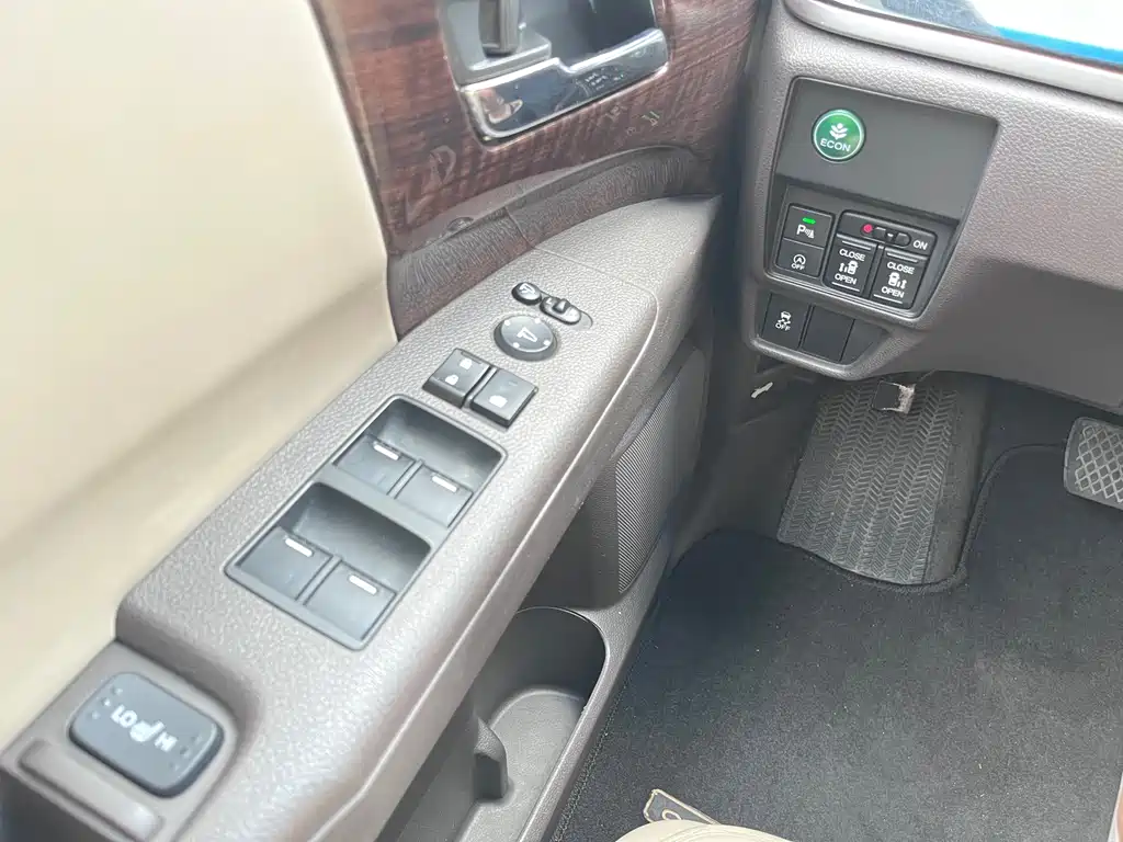 Honda Odyssey 2015 — фото 22