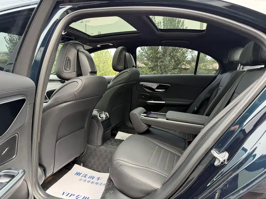 Mercedes-Benz C-Class 2023 — фото 7