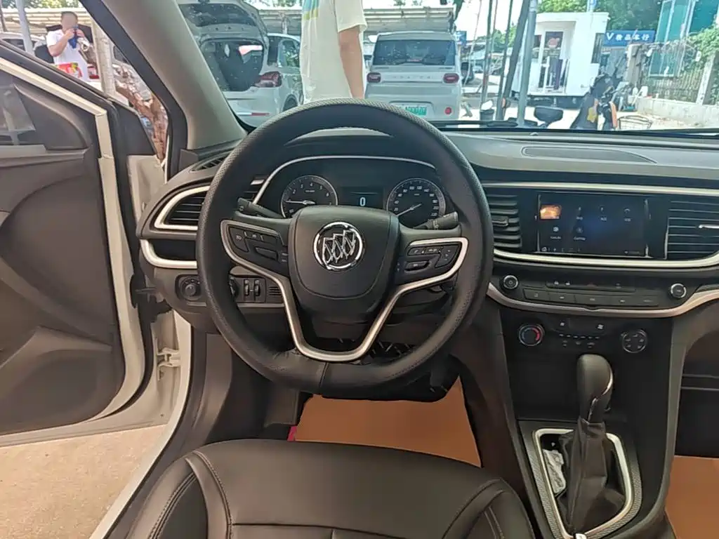 Buick Excelle 2022 — фото 11
