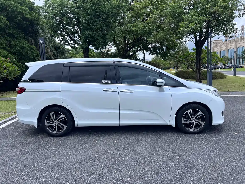Honda Odyssey 2015 — фото 7